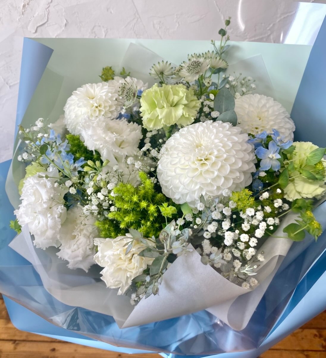 白いダリア🤍💙🤍💙🤍💙#お花屋さん #大分花屋 #別府花屋 #ドライフラワー #ドライフラワーのある暮らし ドライフラワーブーケ ドライフラワーリース ブーケ リース ハーフリース ドライフラワースワッグ スワッグ 花束 アレンジ ryoフローリスト 花屋 ブライダル ブライダル装花 ウェディング ウェディング装花 ブライダルブーケ ウェディングブーケ 結婚式 大分 別府 ボタニカル 花のある暮らし いけこみの花 プリザーブドフラワー アートフラワー