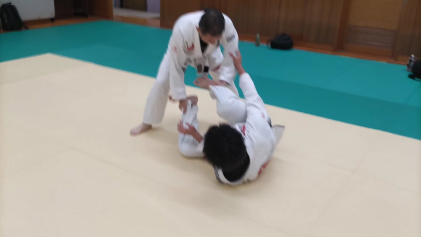 見学・無料体験のご予約はDMでも受け付けております♪
ウェブサイトのお問い合わせから送っていただいても大丈夫です。
見学か無料体験のどちらをご希望か、お名前、希望の日時をクラススケジュールご確認の上、送信してください。
グレイシーバッハ枚方大阪
📍ACCESS
573-0163
大阪府枚方市長尾元町5-8-1長尾元町NSビル3F
★JR長尾駅から徒歩8分!
★お車の方は近隣コインパーキングをご利用ください。
🌏WEBSITE
graciebarrahirakataosaka.com
#グレイシーバッハ
#グレイシーバッハ枚方大阪
#ブラジリアン柔術
#格闘技ジム
#枚方
graciebarrajapan
brazilianjiujitsu