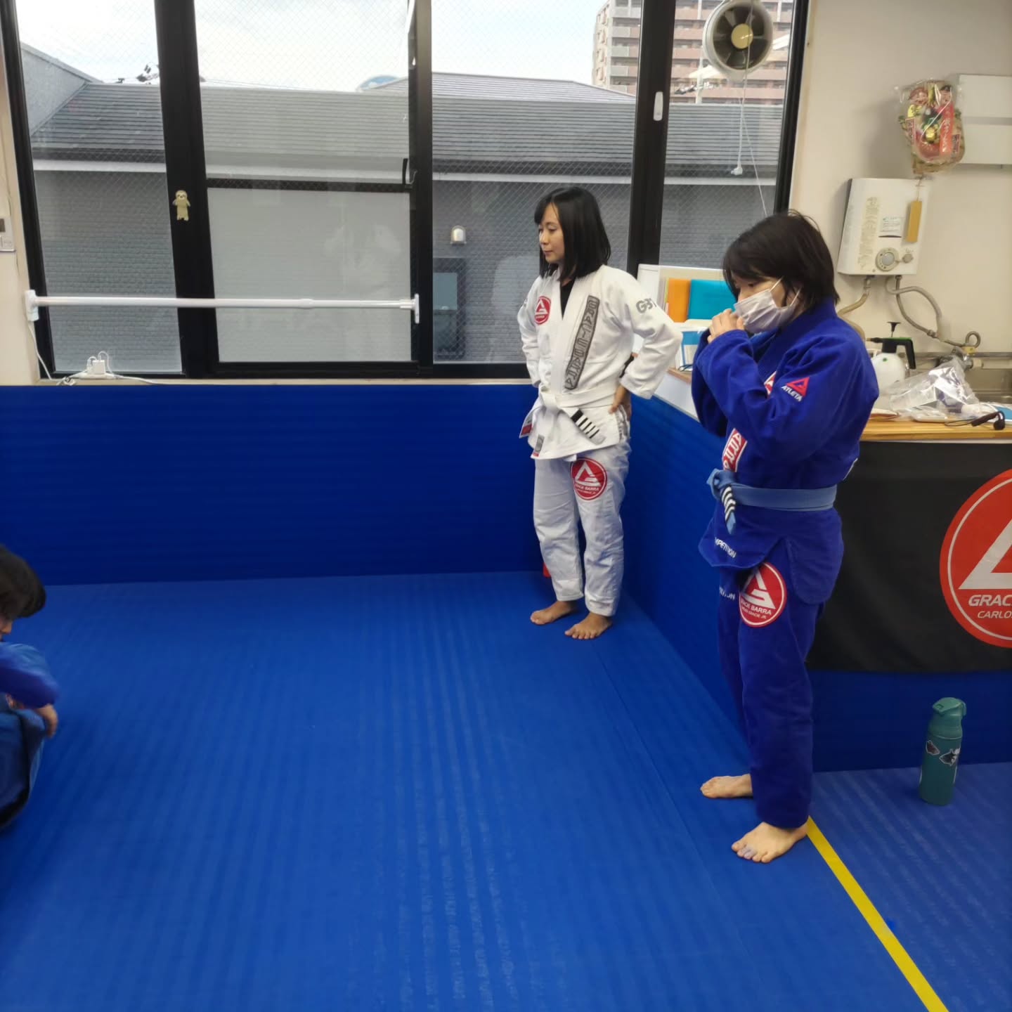入会金無料と初月無料キャンペーンやってますよ
見学・無料体験のご予約はDMでも受け付けております♪
ウェブサイトのお問い合わせから送っていただいても大丈夫です。
見学か無料体験のどちらをご希望か、お名前、希望の日時をクラススケジュールご確認の上、送信してください。
グレイシーバッハ枚方大阪
📍ACCESS
573-0163
大阪府枚方市長尾元町5-8-1長尾元町NSビル3F
★JR長尾駅から徒歩8分!
★お車の方は近隣コインパーキングをご利用ください。
🌏WEBSITE
graciebarrahirakataosaka.com
#グレイシーバッハ
#グレイシーバッハ枚方大阪
#ブラジリアン柔術
#格闘技ジム
#枚方
graciebarrajapan
brazilianjiujitsu