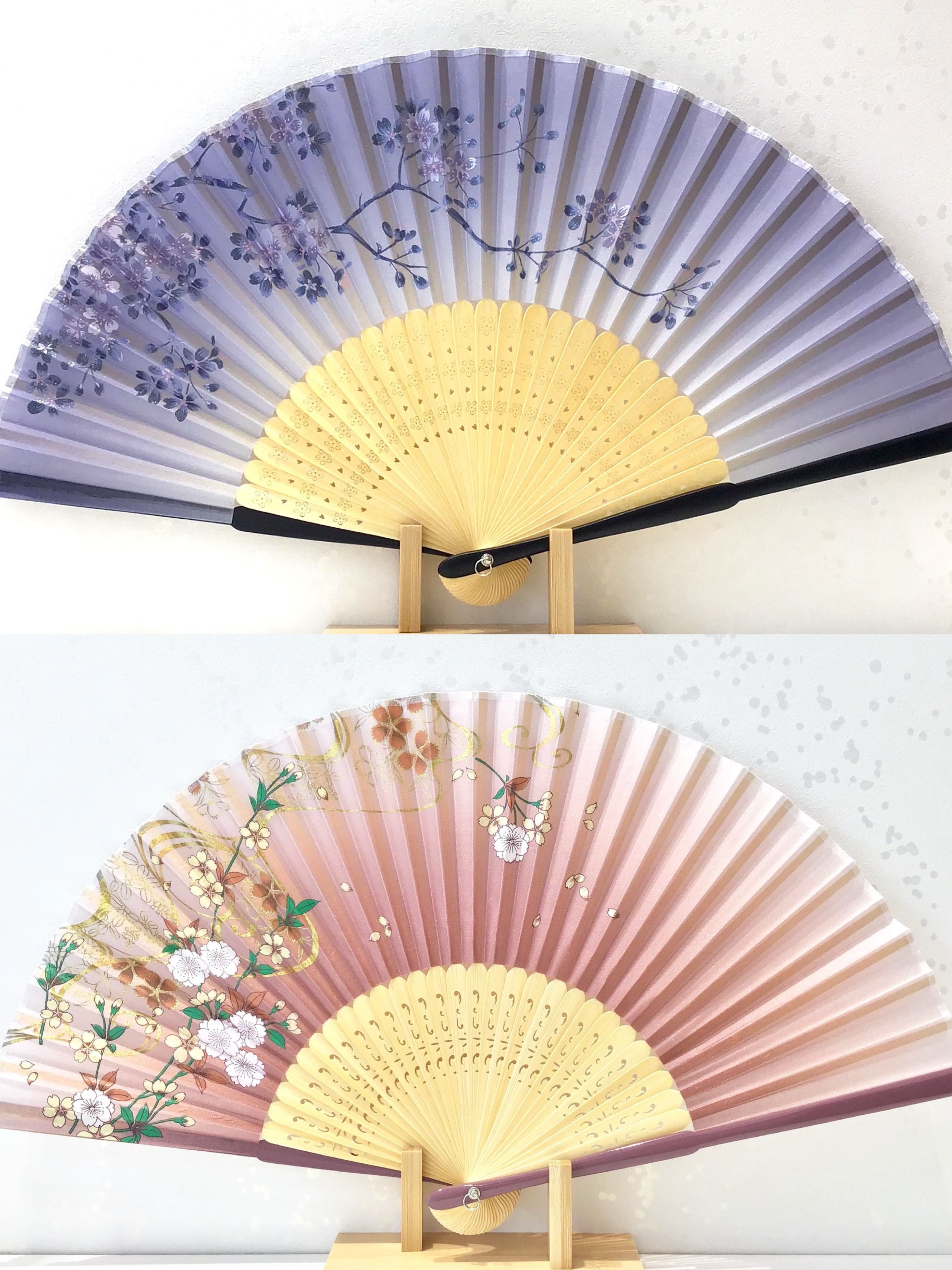 暑い夏に🫠🫠🫠
軽くてスリムな扇子はいかがでしょうか?
電池や充電🪫不要!!音を気にせず
いつでもどこでもさっと扇げて
心地よく涼めます🪭
夏のお出かけに大活躍です!!
☑︎扇子
┈┈┈┈┈┈┈┈┈┈┈┈┈┈┈┈┈┈┈┈┈┈┈┈┈
【取扱店舗】京都駅店|嵐山店
#扇子 #japanesefan #夏小物
#京都お土産 #よしとよ
