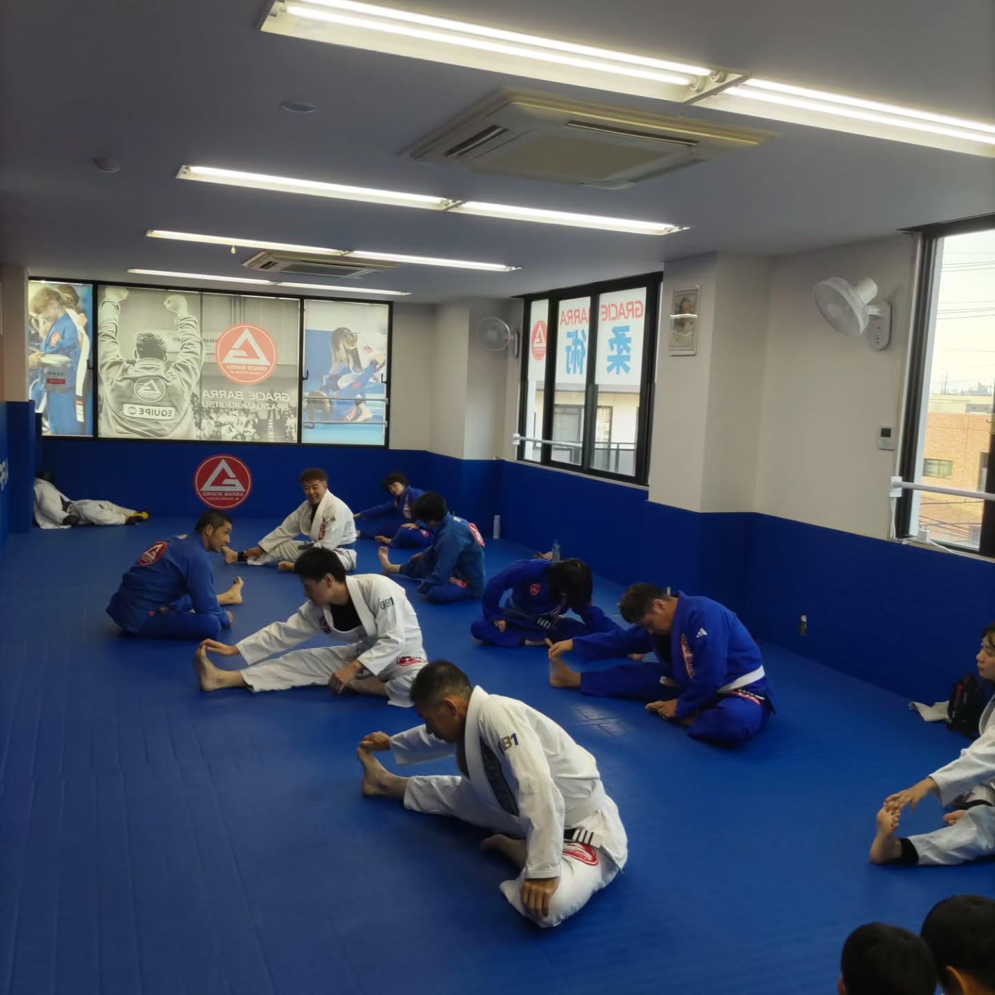 入会金無料と初月無料キャンペーンやってますよ
見学・無料体験のご予約はDMでも受け付けております♪
ウェブサイトのお問い合わせから送っていただいても大丈夫です。
見学か無料体験のどちらをご希望か、お名前、希望の日時をクラススケジュールご確認の上、送信してください。
グレイシーバッハ枚方大阪
📍ACCESS
573-0163
大阪府枚方市長尾元町5-8-1長尾元町NSビル3F
★JR長尾駅から徒歩8分!
★お車の方は近隣コインパーキングをご利用ください。
🌏WEBSITE
graciebarrahirakataosaka.com
#グレイシーバッハ
#グレイシーバッハ枚方大阪
#ブラジリアン柔術
#格闘技ジム
#枚方
graciebarrajapan
brazilianjiujitsu