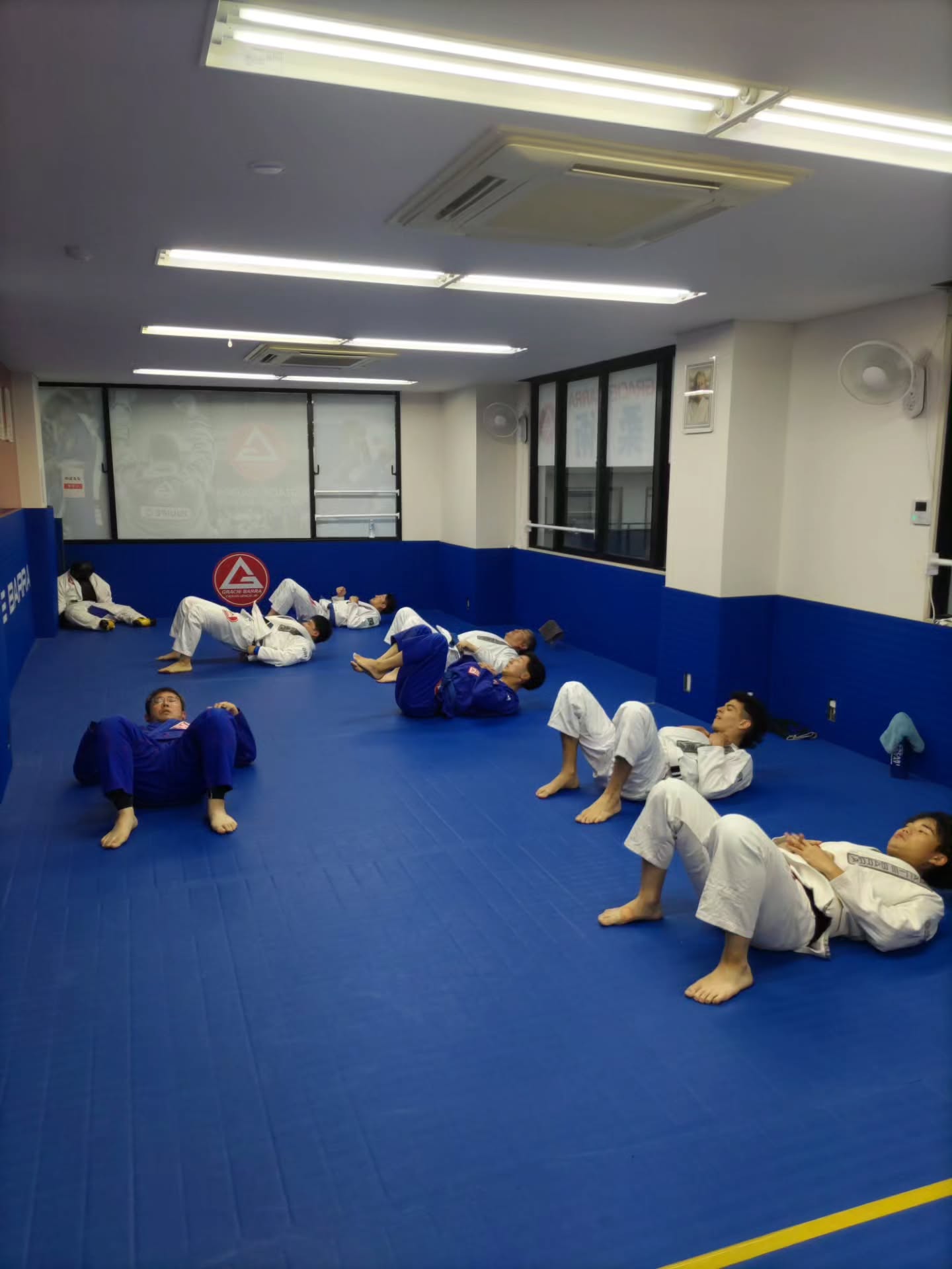 入会金無料 初月無料 キャンペーンやってますよ。 見学・無料体験のご予約はDMでも受け付けております♪
ウェブサイトのお問い合わせから送っていただいても大丈夫です。
見学か無料体験のどちらをご希望か、お名前、希望の日時をクラススケジュールご確認の上、送信してください。
グレイシーバッハ枚方大阪
📍ACCESS
573-0163
大阪府枚方市長尾元町5-8-1長尾元町NSビル3F
★JR長尾駅から徒歩8分!
★お車の方は近隣コインパーキングをご利用ください。
🌏WEBSITE
graciebarrahirakataosaka.com
#グレイシーバッハ
#グレイシーバッハ枚方大阪
#ブラジリアン柔術
#格闘技ジム
#枚方
graciebarrajapan
brazilianjiujitsu