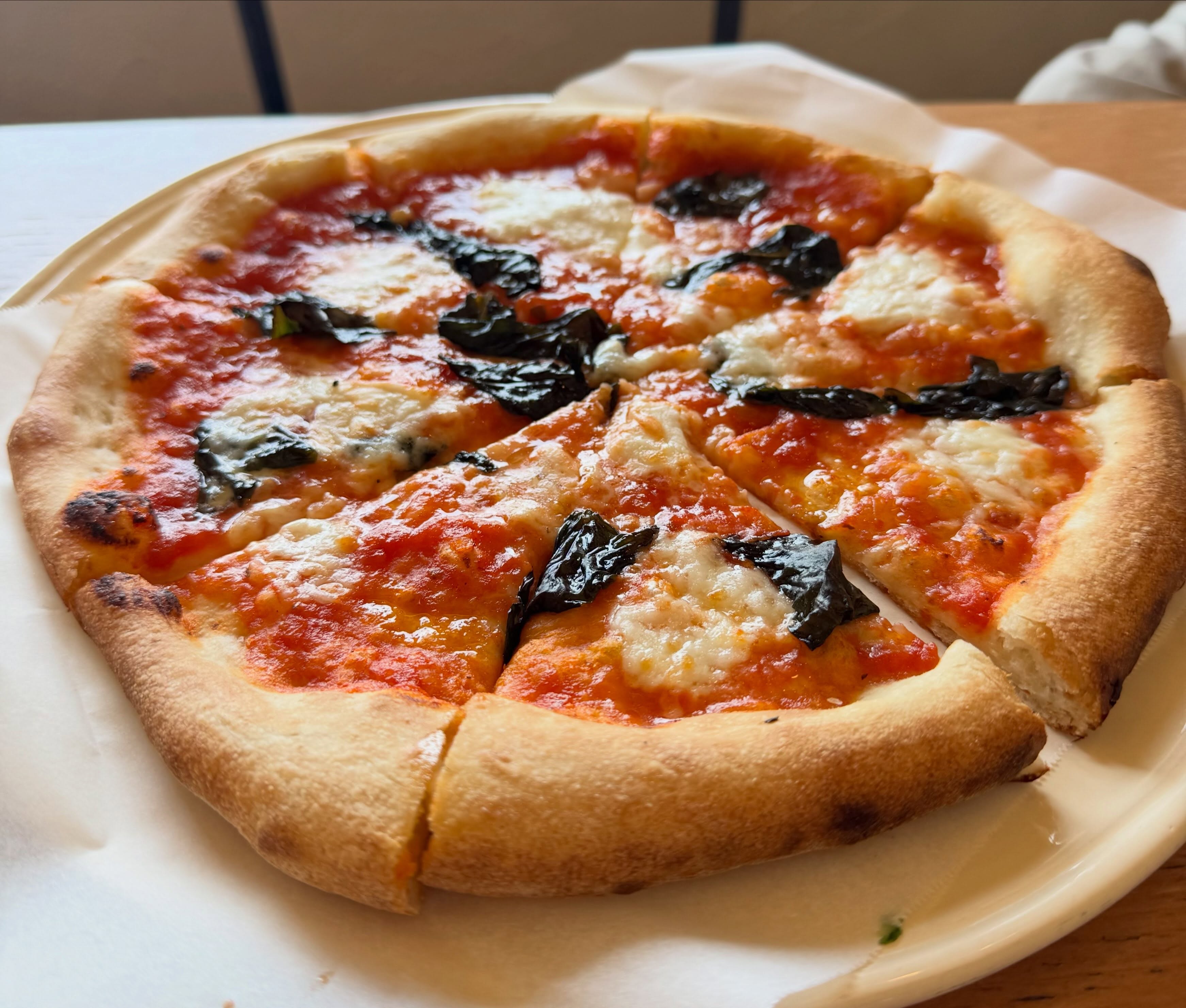 鳥羽の美味しいイタリアン「クッカーニャ」さん!🇮🇹
定番のメニューはもちろんですが、地元の食材を使った料理も大人気!具材の新鮮さが活きた、丁寧さの伝わる美味しさです✨
ぜひ、鳥羽のイタリアンもお試しください🍝
1枚目「マルゲリータ」
2枚目「鳥羽産シラスと白ネギのペペロンチーノ」
3枚目「ペスカトーレ」
4枚目「浅利とあおさのクリームソース」
📍クッカーニャ 鳥羽店
三重県鳥羽市鳥羽1-6-17
鳥羽駅から徒歩10分