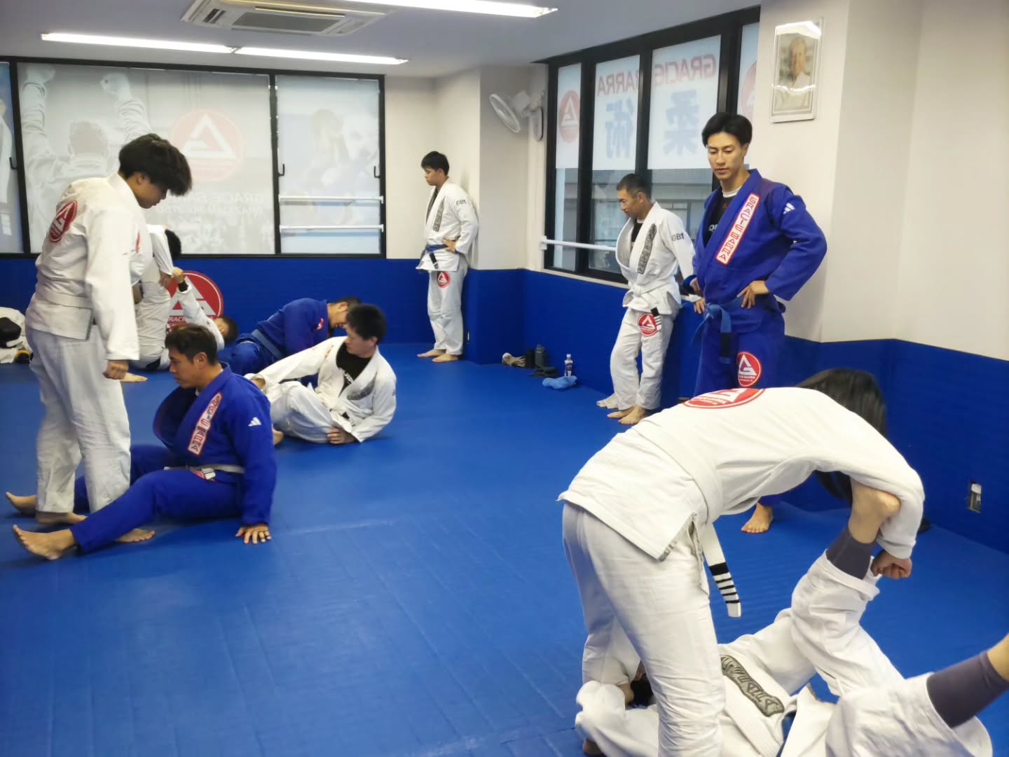 入会金無料 初月無料 見学・無料体験のご予約はDMでも受け付けております♪
ウェブサイトのお問い合わせから送っていただいても大丈夫です。
見学か無料体験のどちらをご希望か、お名前、希望の日時をクラススケジュールご確認の上、送信してください。
グレイシーバッハ枚方大阪
📍ACCESS
573-0163
大阪府枚方市長尾元町5-8-1長尾元町NSビル3F
★JR長尾駅から徒歩8分!
★お車の方は近隣コインパーキングをご利用ください。
🌏WEBSITE
graciebarrahirakataosaka.com
#グレイシーバッハ
#グレイシーバッハ枚方大阪
#ブラジリアン柔術
#格闘技ジム
#枚方
graciebarrajapan
brazilianjiujitsu