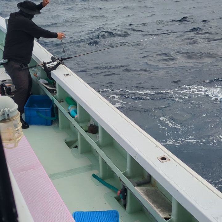 オニカサゴ釣り。
前半はどこも、アタリ少なくサッパリダメでした💦
後半になって、風も止んで、
それからポツリポツリとは釣れましたが。
ダメでした🙇🏼😭
オニカサゴ25〜42センチ12匹
ガシラ27匹
アコウ2匹🙇🏼
#新幸丸
#オニカサゴ
#根魚
#エサ釣り