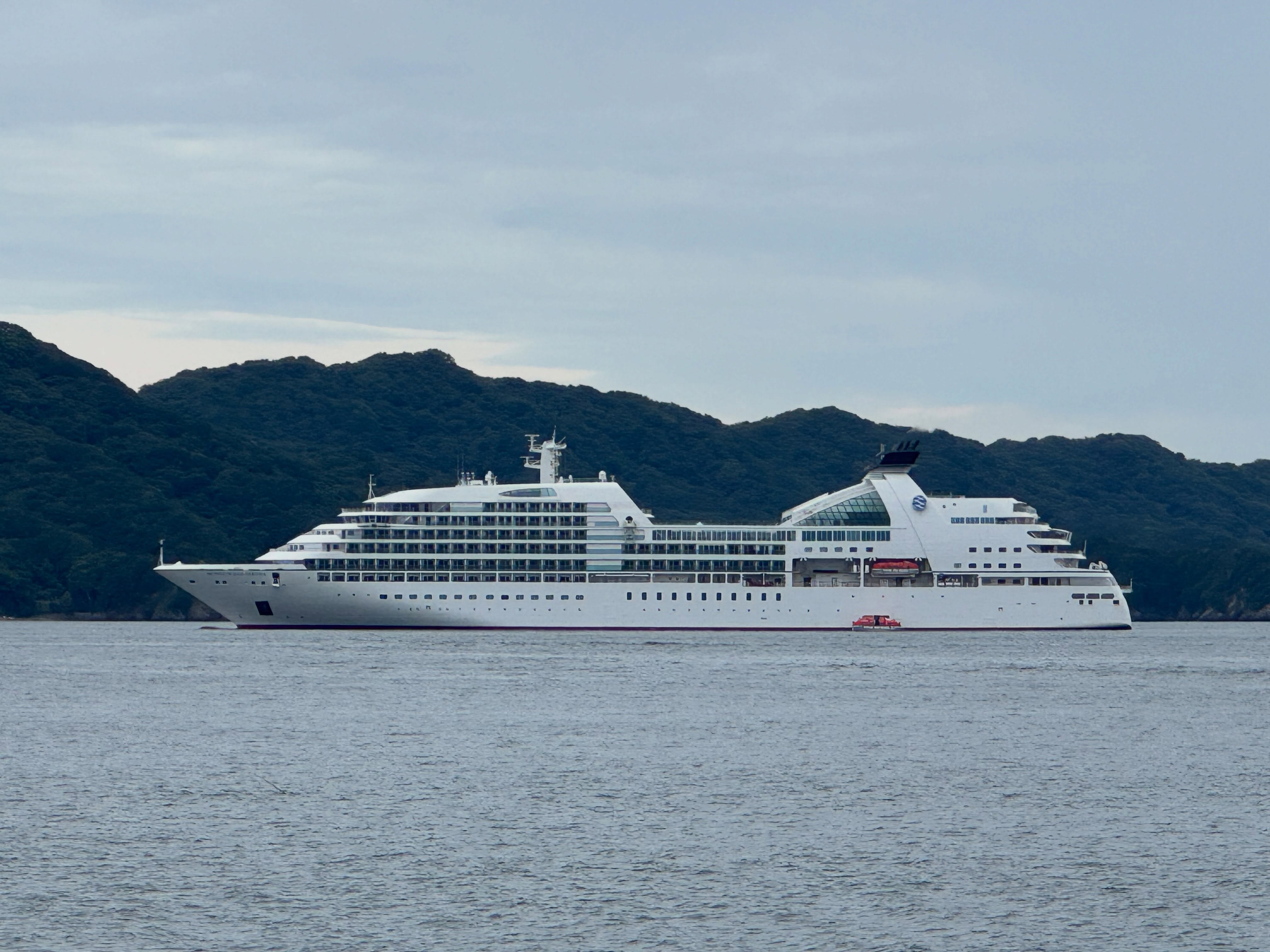 三井オーシャンサクラが初寄港地として、鳥羽港に寄港いたしました🚢🌊
ようこそ鳥羽へ!これからの船旅がずっと安全で、一生の思い出に残る素敵な旅となる事を祈っています✨
#鳥羽市観光協会 #三井オーシャンサクラ