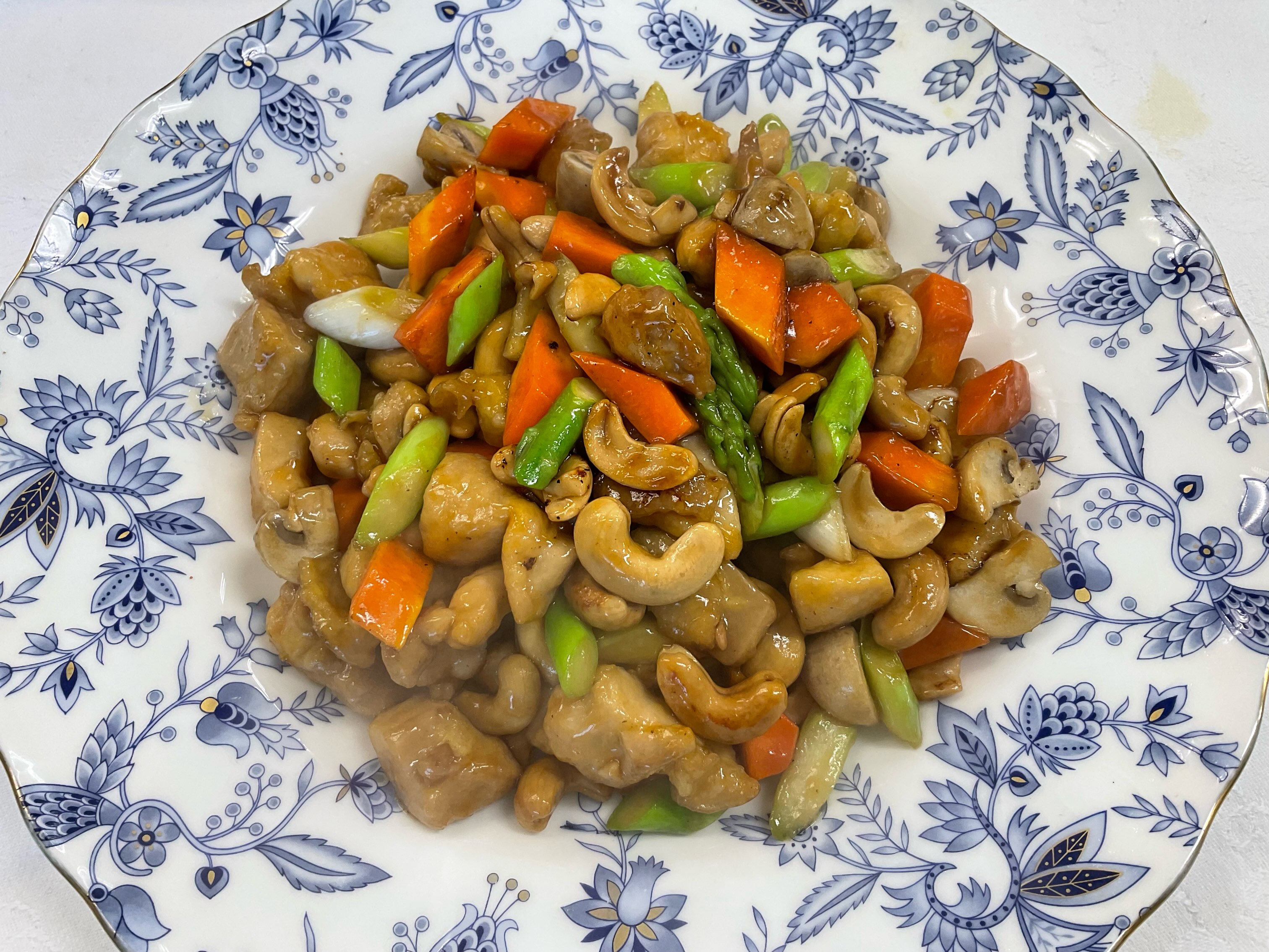 今日の一年生の実習はカシューナッツの炒め物と担々麺でした。
細かいポイントが多くて調理が難しかったです。
おいしかったです。次の中国料理も楽しみです。
#九州文化学園調理師専門学校
#カシューナッツ
#担々麺