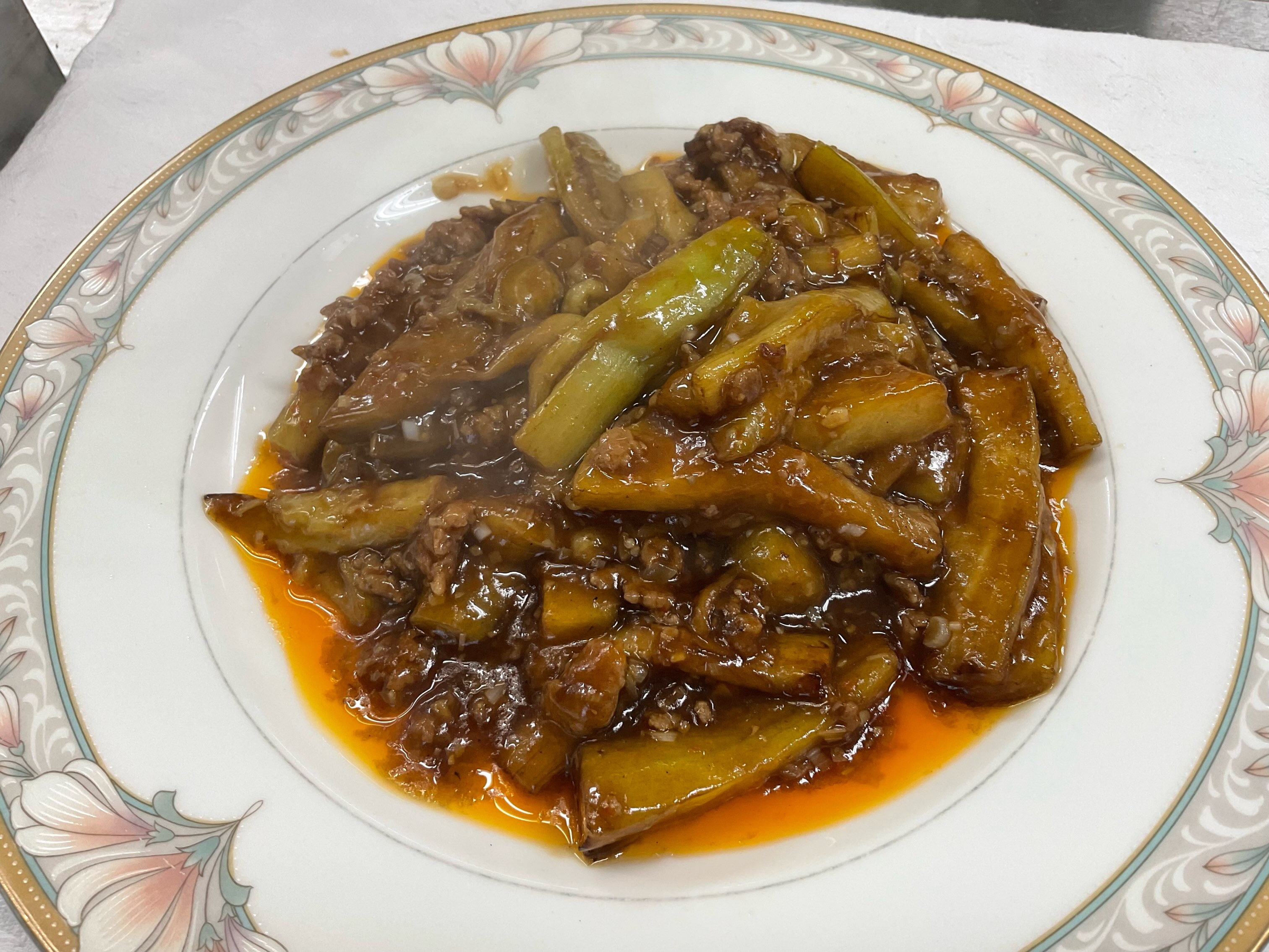 今日の1年生の中国料理実習は、麻婆茄子とサツマイモの飴煮でした。
麻婆茄子は2学期の実技試験課題なのでしっかり予習したいです!
サツマイモは飴をパリッと仕上げるのが難しかったです
♯九州、文学学園調理師専門
♯中国料理
♯麻婆茄子