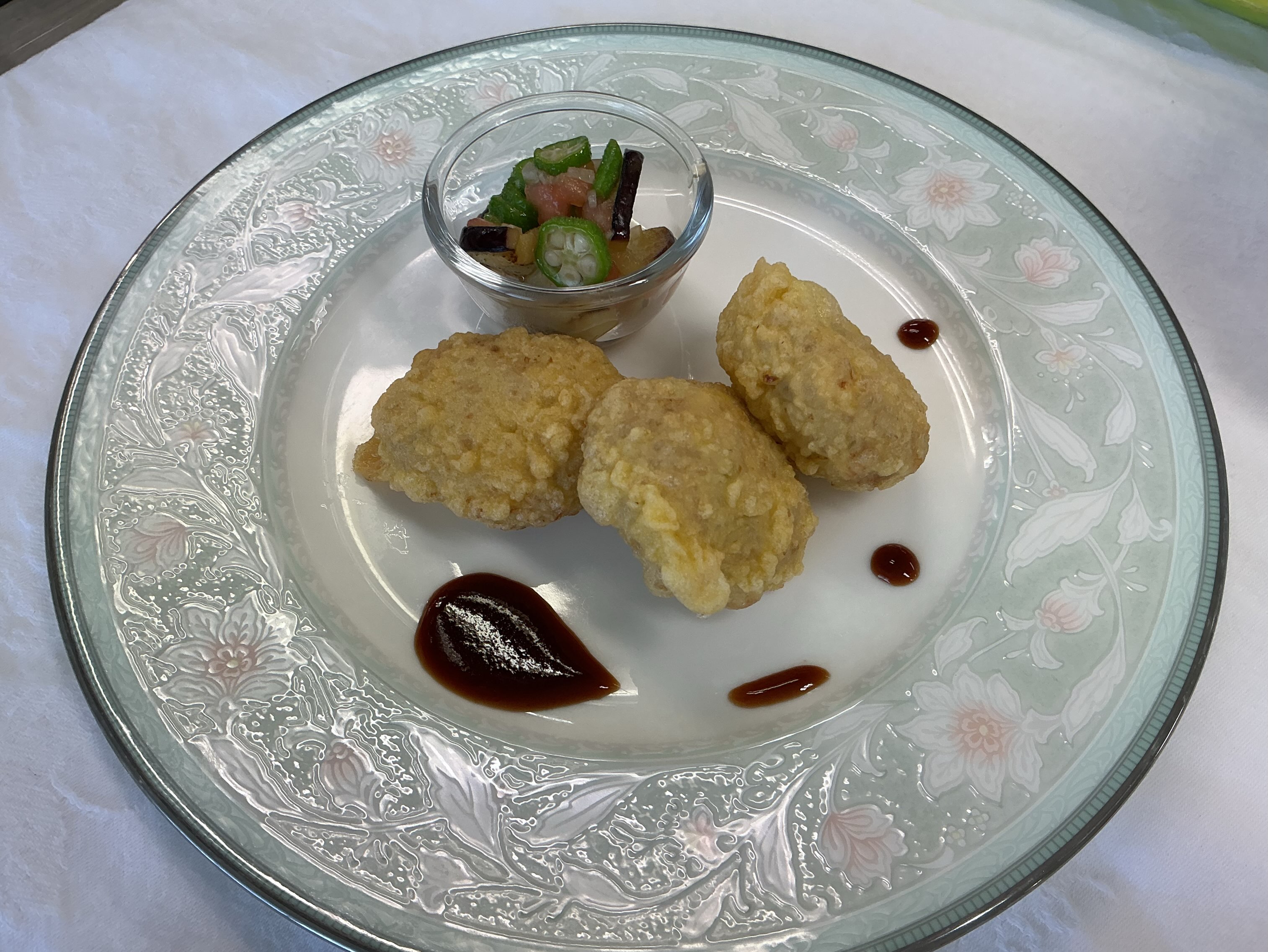 今日の一年生の実習は介護食を行いました。
さつまいも入りお粥、チキンナゲット、茄子のマリネ、ブラン・マンジェ
一品一品食べやすさと味にこだわって作りました🧑🍳
介護食もしっかり勉強していきたいと思います!
#九州文化学園調理師専門学校
#介護食
#ブラン・マンジェ
#チキンナゲット
#茄子のマリネ